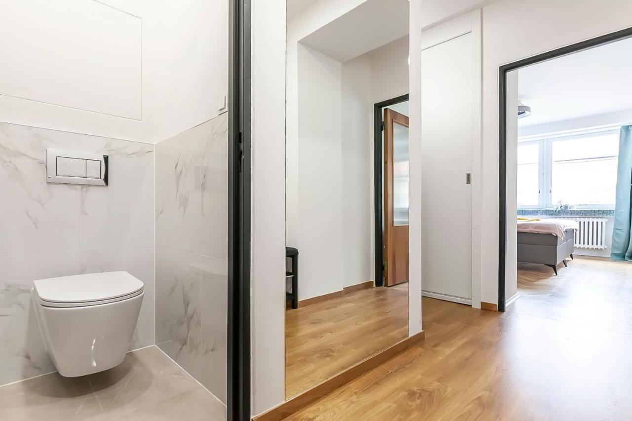 Popular Location / Street View / 4 Ppl / Netflix Apartment Prag