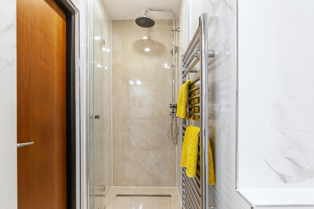 Popular Location / Street View / 4 Ppl / Netflix Apartment Prag
